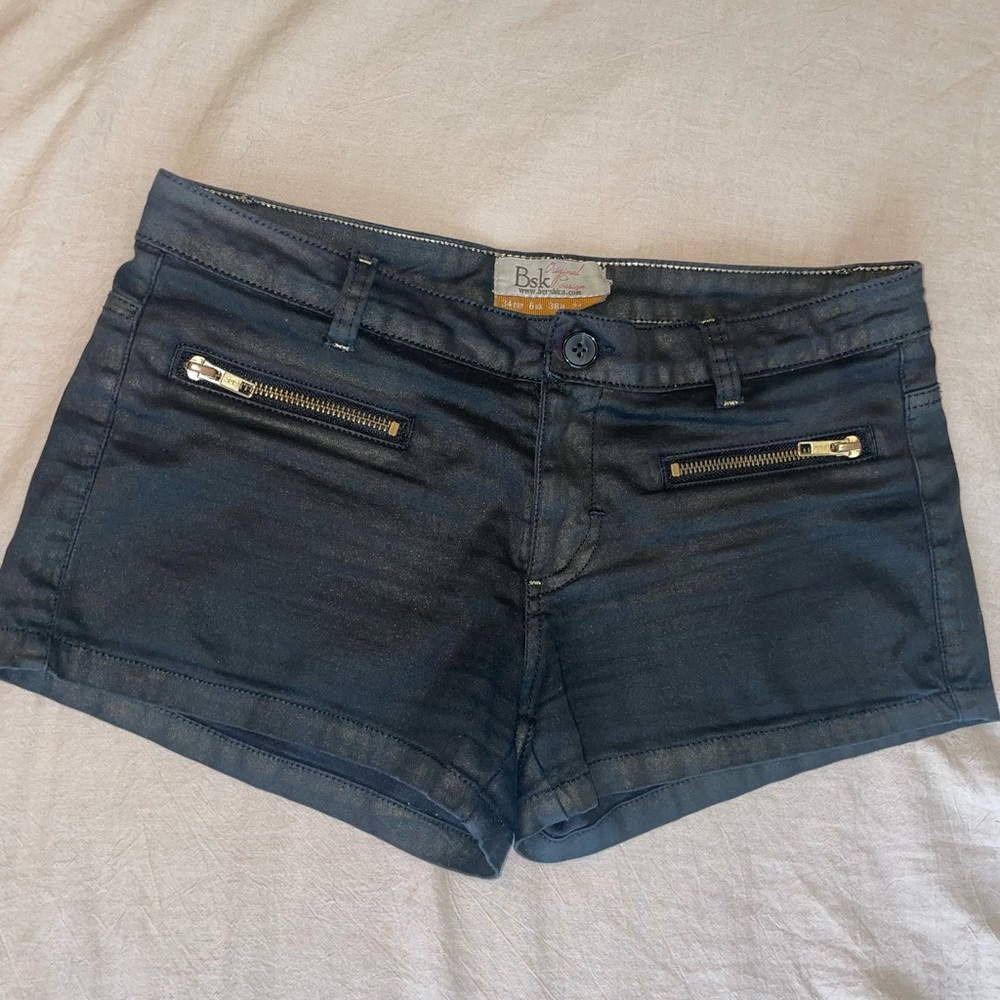 BERSHKA Black and Good Shorts